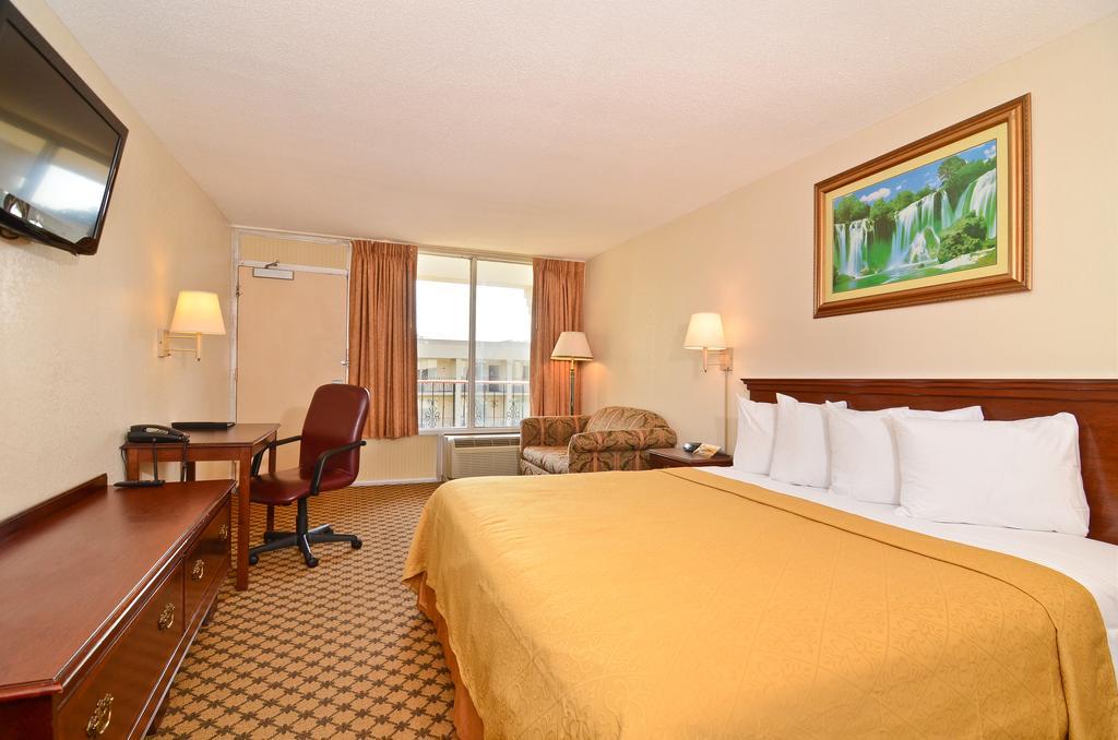 Quality Inn & Suites Near Ft. Belvoir Mount Vernon Quarto foto