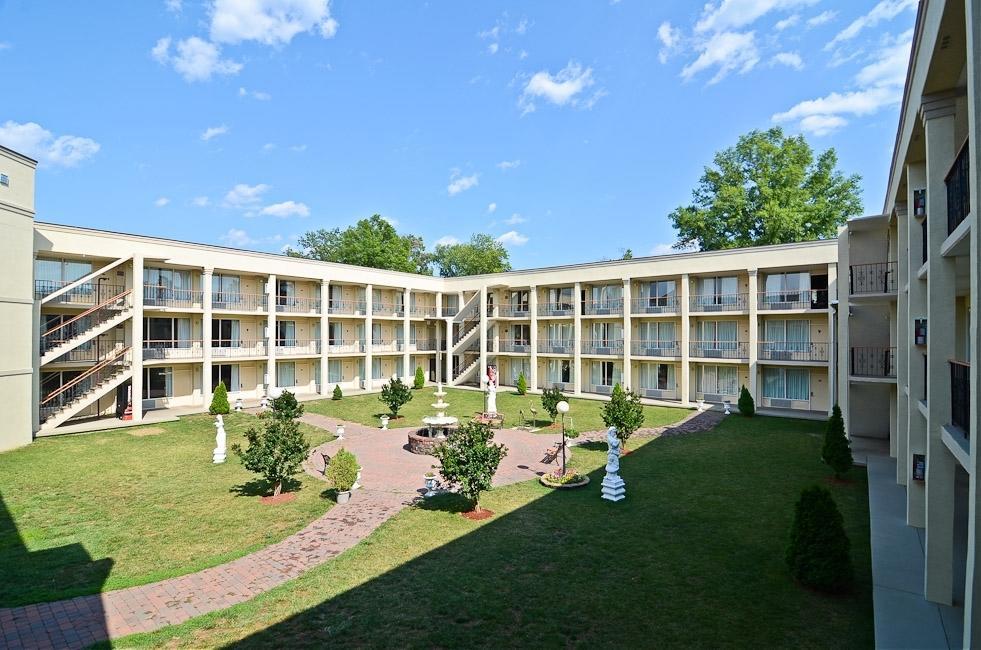Quality Inn & Suites Near Ft. Belvoir Mount Vernon Exterior foto